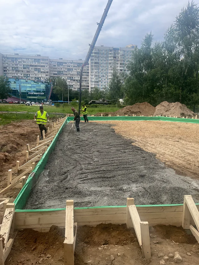 Бетонирование основания павильона в Строгино